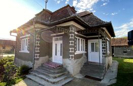 Casa de vacanta,, 830 mp teren, zona sat Dumbrava