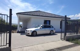 Casa Deosebita, 4 camere, semifinisat, Coruşu !