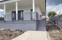 Casa Deosebita, 4 camere, semifinisat, Coruşu !