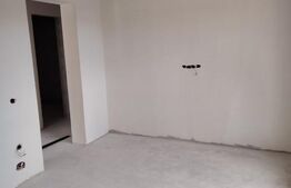 Casa Deosebita, 4 camere, semifinisat, Coruşu !