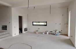 Casa Deosebita, 4 camere, semifinisat, Coruşu !