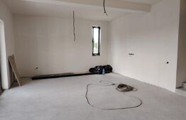 Casa Deosebita, 4 camere, semifinisat, Coruşu !