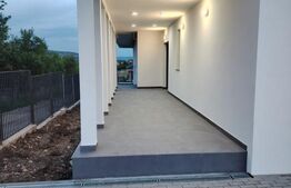 Casa Deosebita, 4 camere, semifinisat, Coruşu !