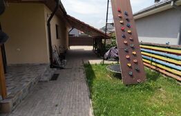 Casă individuală de 95mp pe un singur nivel cu 500mp teren și panouri în Jucu