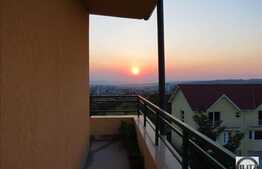 3 camere, 3 balcoane, terasa, boxa, zona Grand Hotel Italia