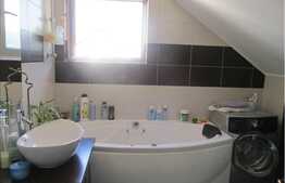 Mansarda 3 camere, mobilat modern, parcare, zona strazii Eroilor!