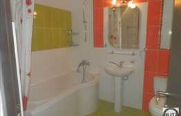 De vanzare 2 camere, 59 mp utili, balcon, zona Stejarului! Cu parcare!