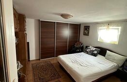 Două apartamente la casă, teren 250 mp, grădină, garaj, parcare proprie