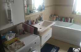 Vanzare apartament 3 camere, 80 mp, etaj intermediar, zona Oncos