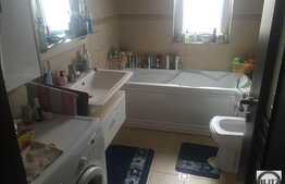 Vanzare apartament 3 camere, 80 mp, etaj intermediar, garaj, zona Oncos