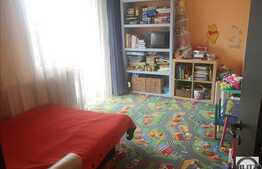 Vanzare apartament 3 camere, 80 mp, etaj intermediar, garaj, zona Oncos