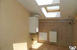 Vanzare mansarda decomandata cu 1 camera, 33 mp, balcon, zona Florilor!