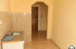 Vanzare mansarda decomandata cu 1 camera, 33 mp, balcon, zona Florilor!