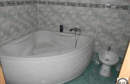 De vanzare apartament cu 3 camere, 99,4 mp, decomandat in zona strazii Campului