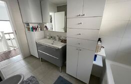 | Casa de vanzare | Cartier Izvor | Mobilat/utilat | Terasa | Curte |