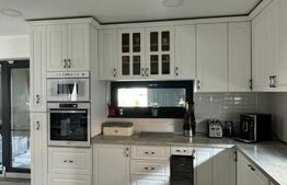 | Casa de vanzare | Cartier Izvor | Mobilat/utilat | Terasa | Curte |