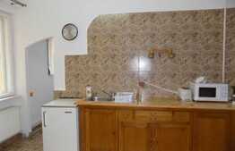 De vanzare apartament 2 camere, 80 mp, boxa subsol, zona strazii Horea