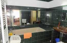 De vanzare apartament 2 camere, 80 mp, boxa subsol, zona strazii Horea