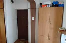 De vanzare apartament 4 camere, 110 mp, decomandat, zona Pritax