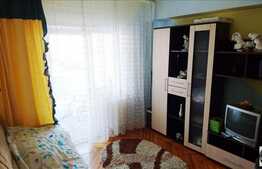 De vanzare apartament 4 camere, 110 mp, decomandat, zona Pritax