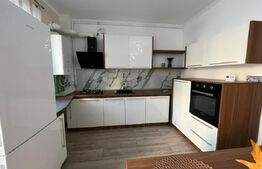 Apartament 3 camere, lux, 74 mp, 2 parcari, zona Terra! 