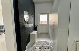 Casǎ cu 4 camere, zona Sânpetru 