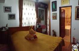 Vanzare apartament, 3 camere, decomandat, 104 mp utili, zona Grand Hotel Italia