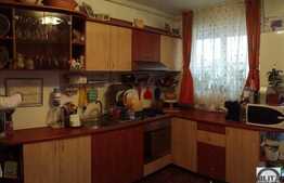 Vanzare apartament, 3 camere, decomandat, 104 mp utili, zona Grand Hotel Italia