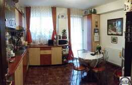 Vanzare apartament, 3 camere, decomandat, 104 mp utili, zona Grand Hotel Italia