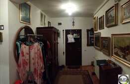 Vanzare apartament, 3 camere, decomandat, 104 mp utili, zona Grand Hotel Italia