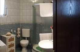 Vanzare apartament, 3 camere, decomandat, 104 mp utili, zona Grand Hotel Italia