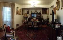 Vanzare apartament, 3 camere, decomandat, 104 mp utili, zona Grand Hotel Italia