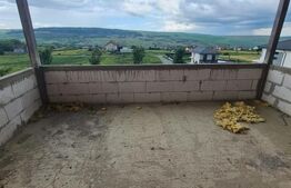 Casa la rosu, 800 mp de teren etravilan, zona Valea Fanatelor