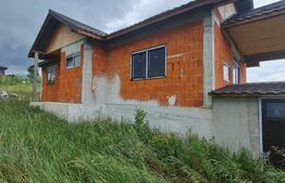 Casa la rosu, 800 mp de teren etravilan, zona Valea Fanatelor