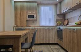 Apartament 3 camere decomandate, etaj intermediar, zona Restaurantului Regal