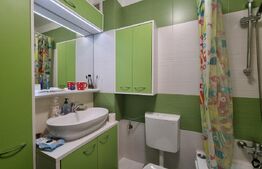 Apartament 3 camere decomandate, etaj intermediar, zona Restaurantului Regal