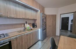 Apartament 3 camere decomandate, etaj intermediar, zona Restaurantului Regal