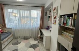 Apartament cu 3 camere si 2 bai  zona Petrom 