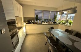 Apartament cu 3 camere si 2 bai  zona Petrom 