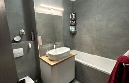 Apartament cu 3 camere si 2 bai  zona Petrom 