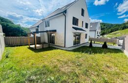 Case cuplate de vanzare pozitionate intr-un ansamblu armonios ! 