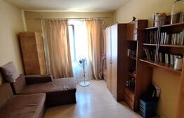 Casa cu 2 camere cu curte comuna, zona Piata Mihai Viteazu