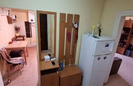 Casa cu 2 camere cu curte comuna, zona Piata Mihai Viteazu