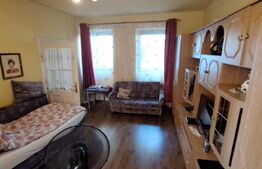 Casa cu 2 camere cu curte comuna, zona Piata Mihai Viteazu