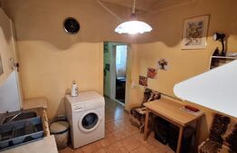 Casa cu 2 camere cu curte comuna, zona Piata Mihai Viteazu