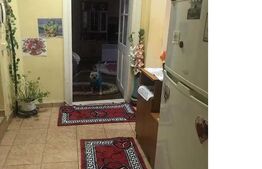 Casa cu 2 camere cu curte comuna, zona Piata Mihai Viteazu