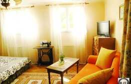 Vanzare apartament 3 camere, 80 mp, decomandat, zona centrala