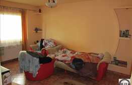 De vanzare apartament 3 camere, 64 mp, boxa subsol, zona strazii Bucuresti