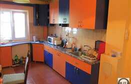 De vanzare apartament 3 camere, 64 mp, boxa subsol, zona strazii Bucuresti