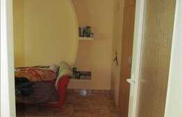 De vanzare apartament 3 camere, 64 mp, boxa subsol, zona strazii Bucuresti